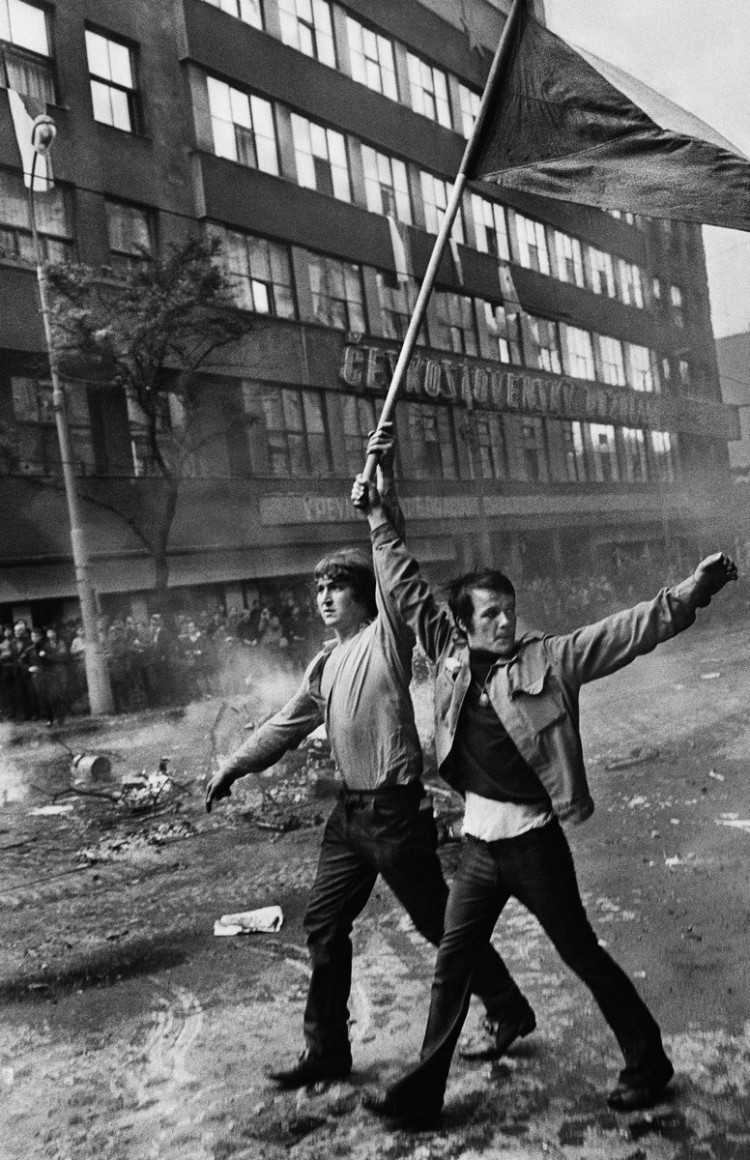 Inwazja wojsk Układu Warszawskiego. Praga, Czechosłowacja, sierpień 1968, fot. Josef Koudelka