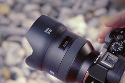 Zeiss Batis - obiektywy z wyświetlaczem OLED [wideo]